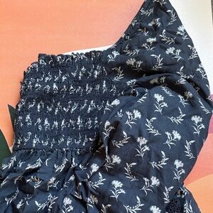 American Eagle Outfitters Black Floral Smocked Top